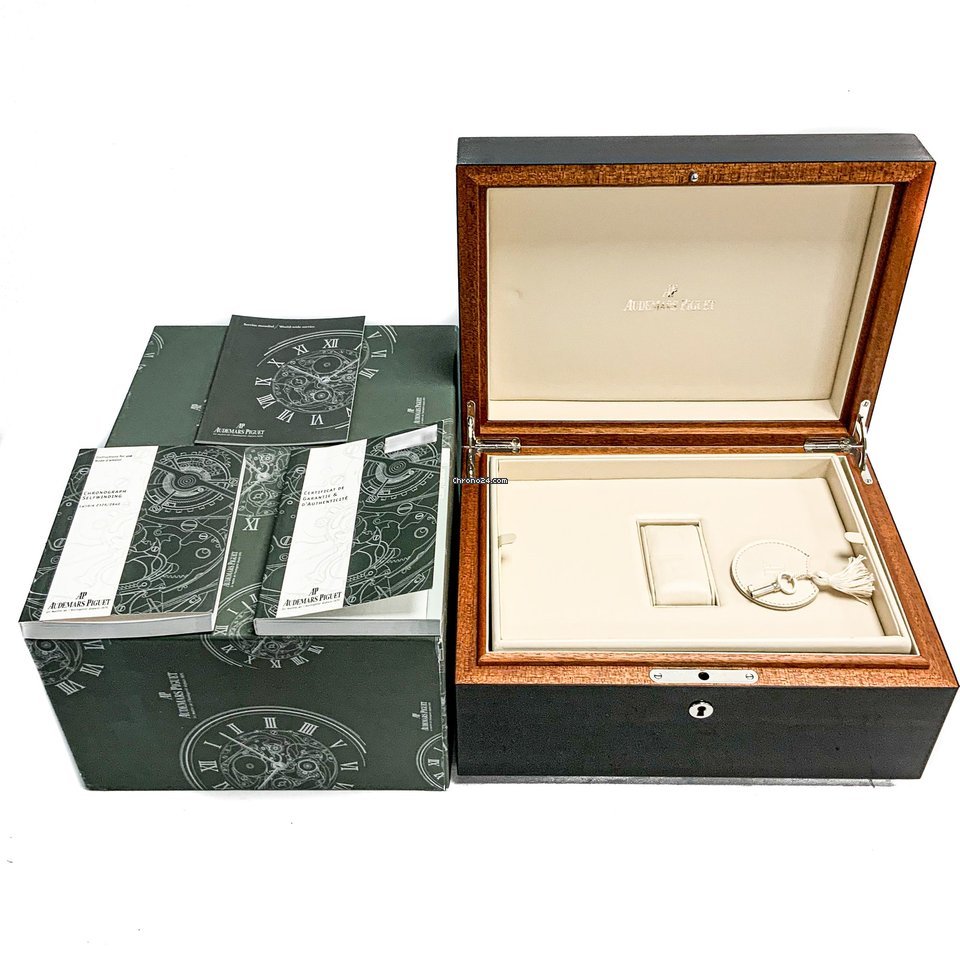 IMG_9081 Audemars Piguet Royal Oak Offshore Chronograph Mens watch Unisex Automatic White gold 26067BC.ZZ.D002CR.01 Replica 6