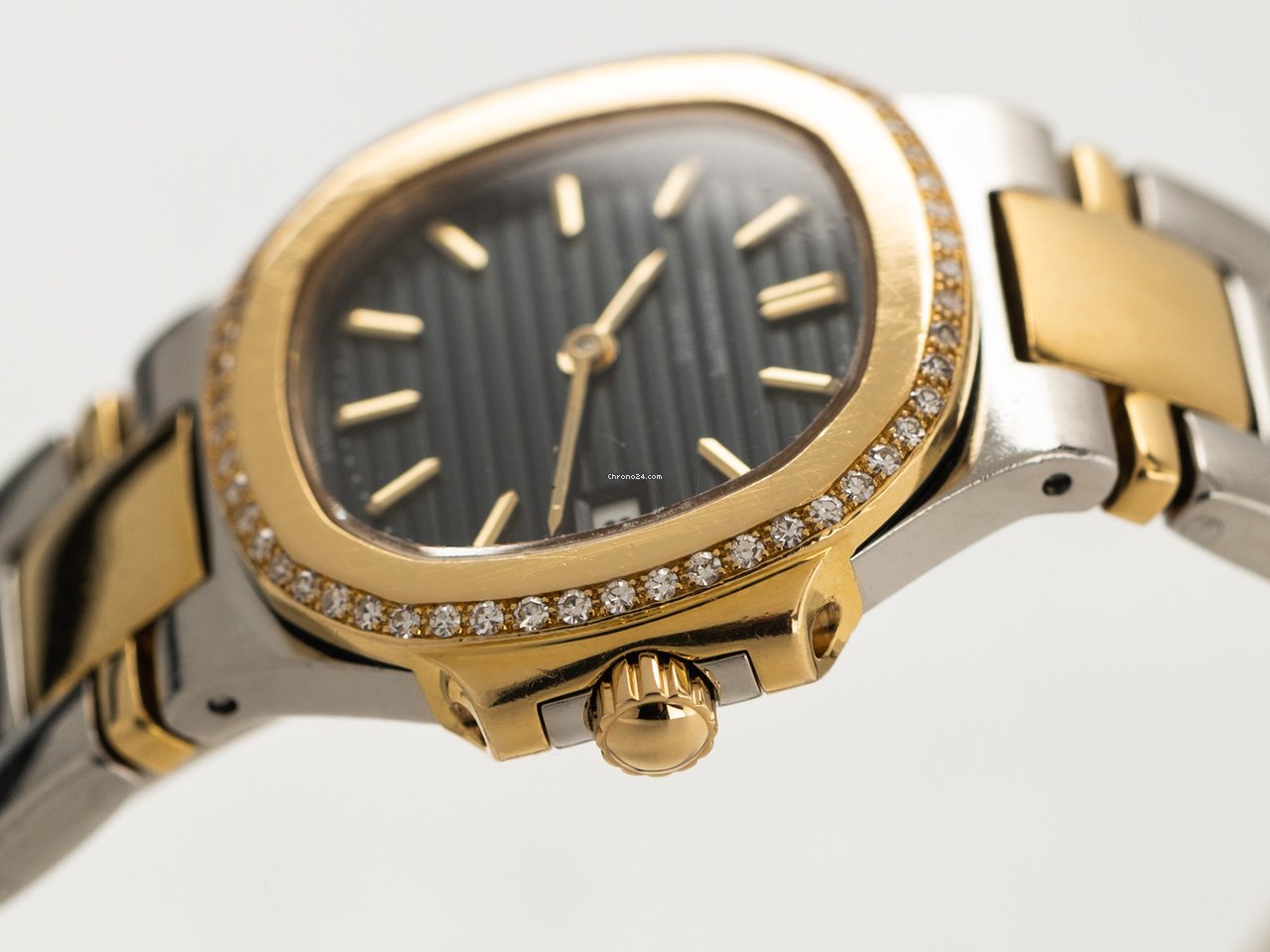 IMG_9081 Patek Philippe Nautilus Womens watch Quartz Gold Steel 4700 52 Replica 6