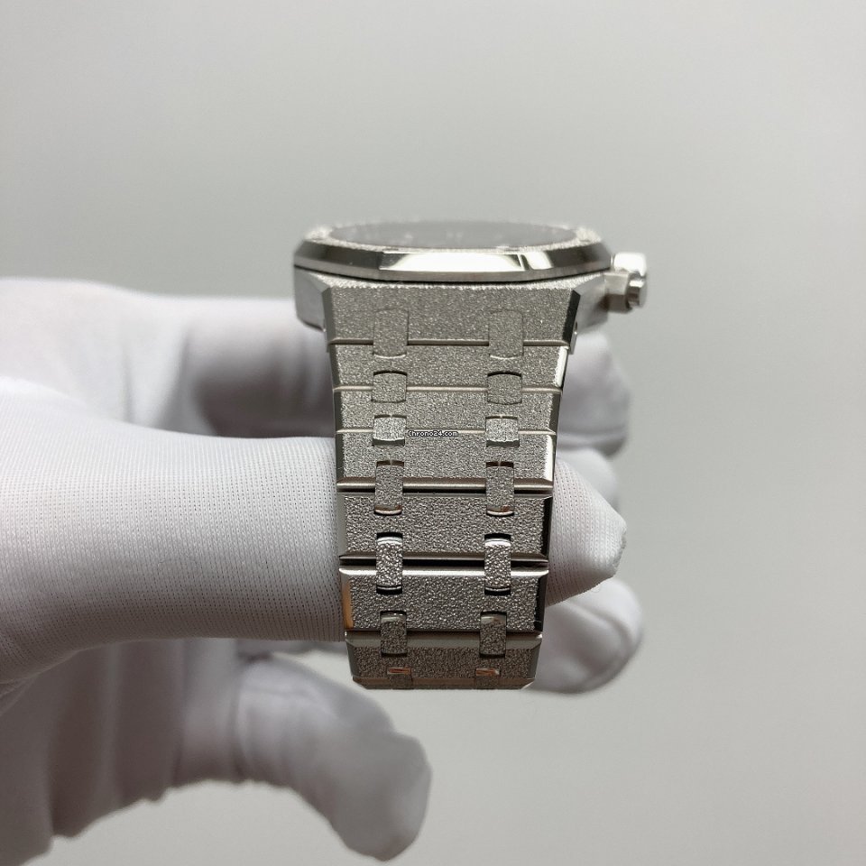 IMG_9081 Audemars Piguet Royal Oak Chronograph Mens watch Unisex Automatic White gold 26331BC.GG.1224BC.03 Replica 6