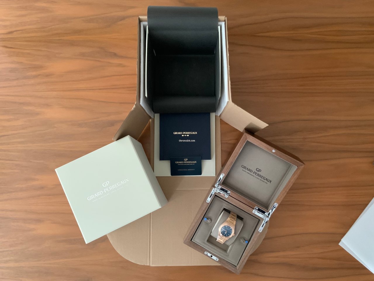 Girard Perregaux Laureato Mens watch Unisex Automatic Rose gold 81005-52-432-52A Replica 6