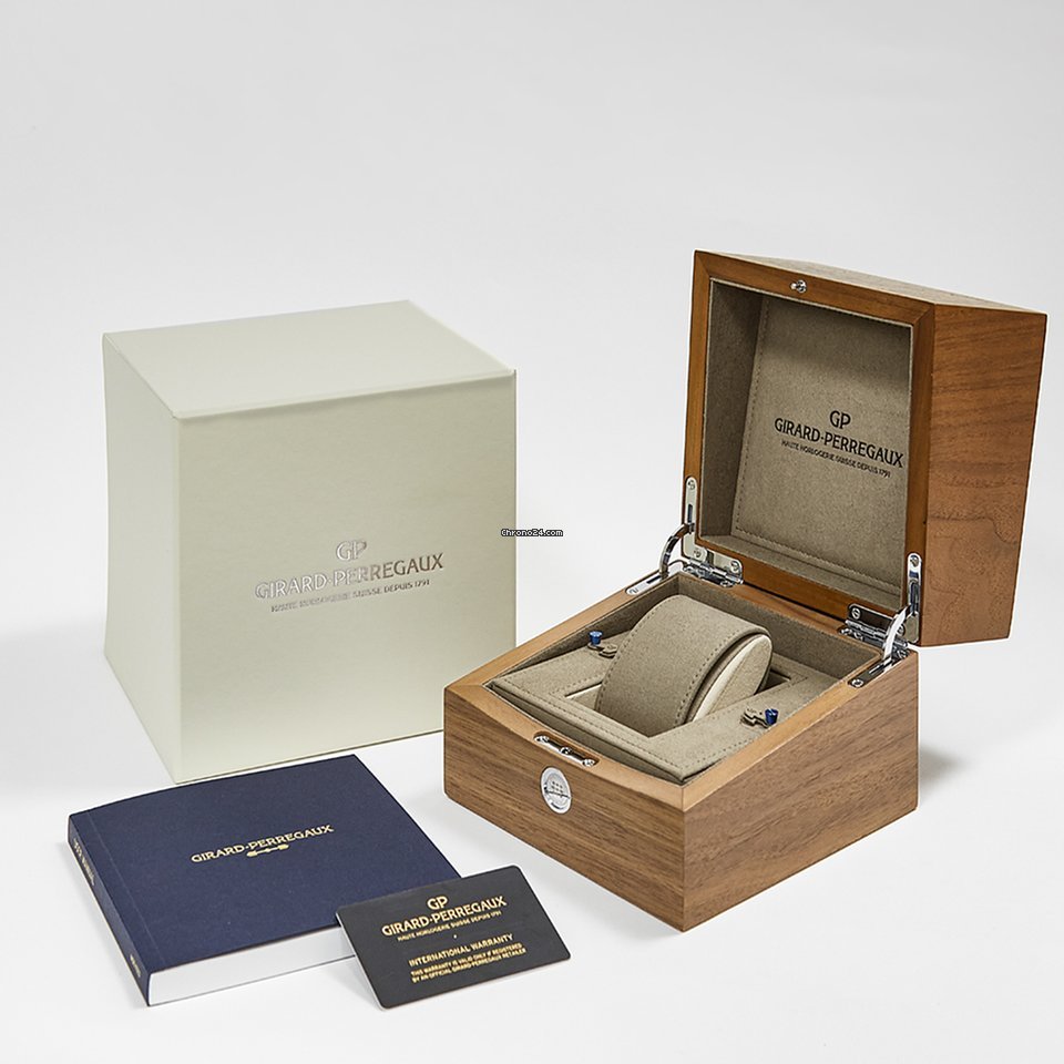IMG_9081 Girard Perregaux Laureato Mens watch Unisex Automatic Steel 81010-26-232-26A Replica 6