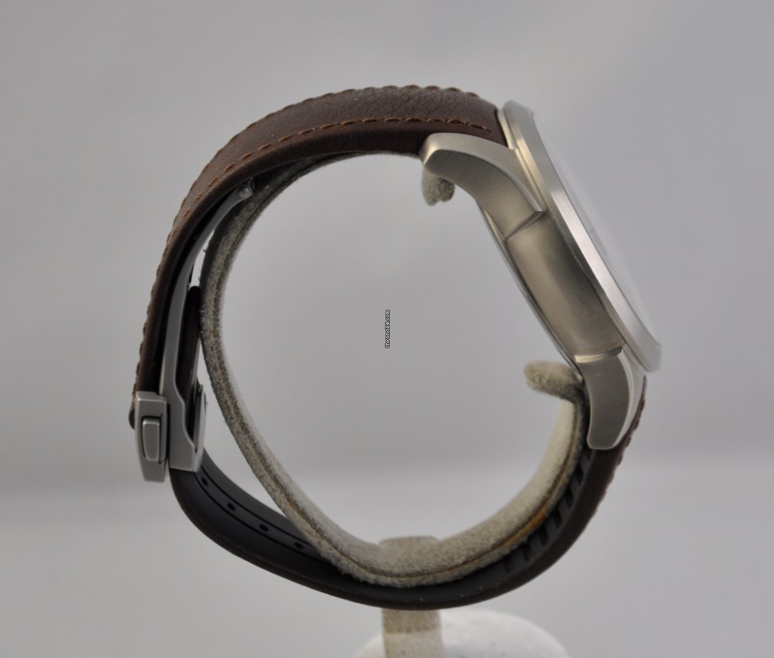 IMG_9081 Girard Perregaux Traveller Mens watch Unisex Automatic Titanium 49700-21-132-HBBB Replica 6