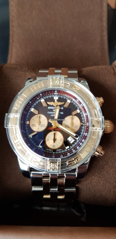 IMG_9081 Breitling Chronomat 44 Automatic Gold Steel CB011012 Q576 Replica 6