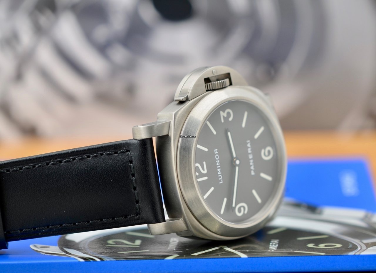 Panerai Luminor Base Mens watch Unisex Manual winding Titanium PAM 00055 Replica 6