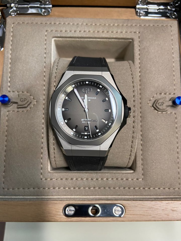 IMG_9081 Girard Perregaux Laureato Mens watch Unisex Automatic Titanium 81070-21-001-FB6A Replica 6