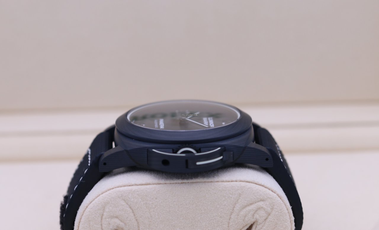 IMG_9081 Panerai Luminor Marina Mens watch Unisex Automatic Carbon PAM 01118 Replica 6