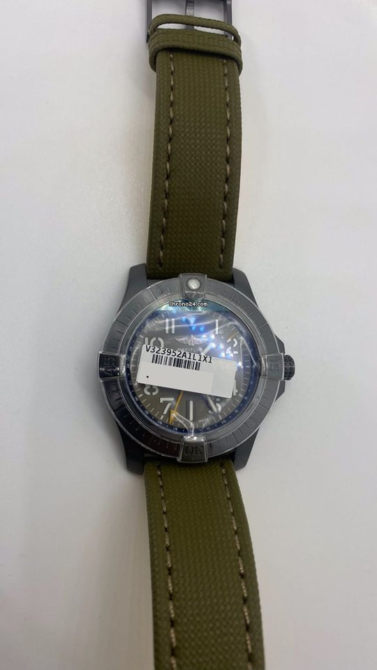 IMG_9081 Breitling Avenger Mens watch Unisex Automatic Titanium V323952A1L1X1 Replica 6