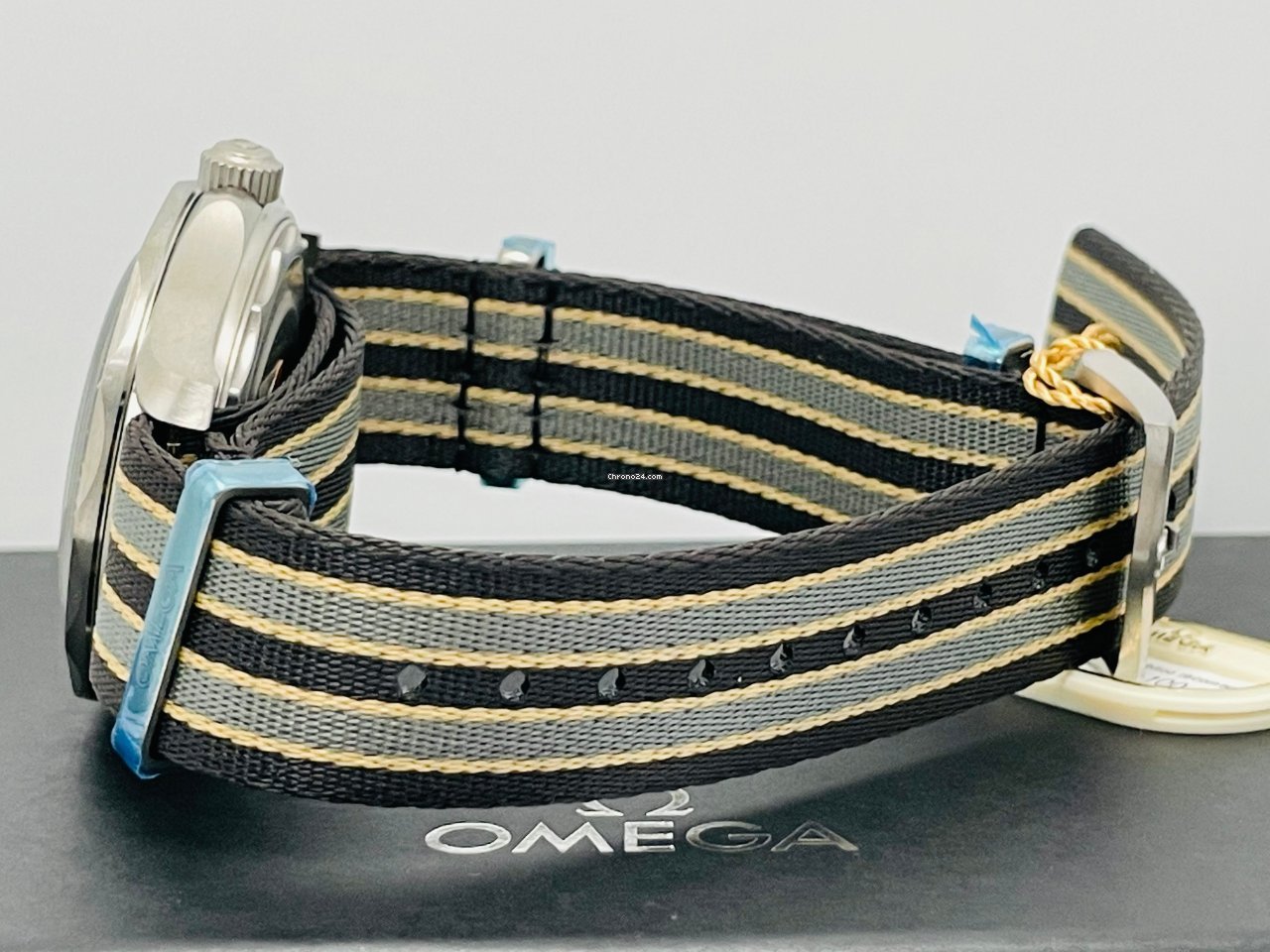 IMG_9081 Omega Seamaster Diver 300 M Mens watch Unisex Automatic Titanium 210.90.42.20.01.001 Replica 6