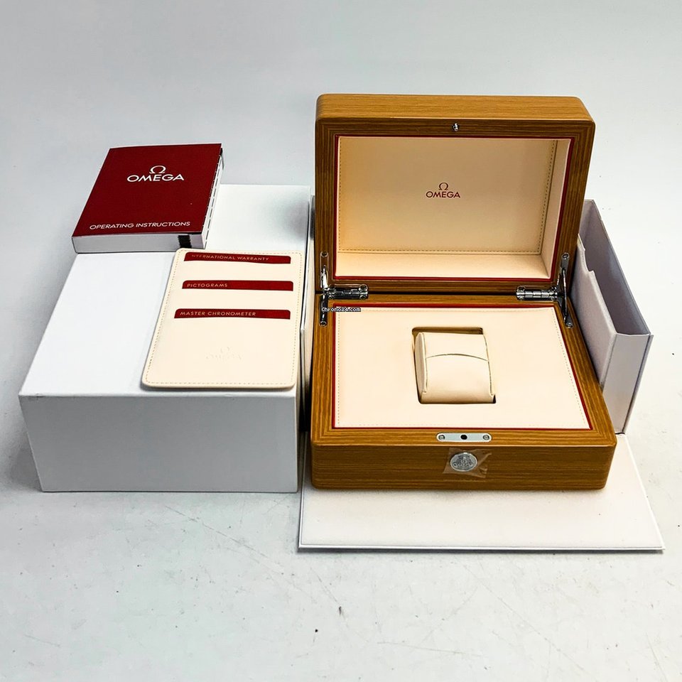 Omega Constellation Mens watch Unisex Automatic Steel 131.13.39.20.01.001 Replica 6