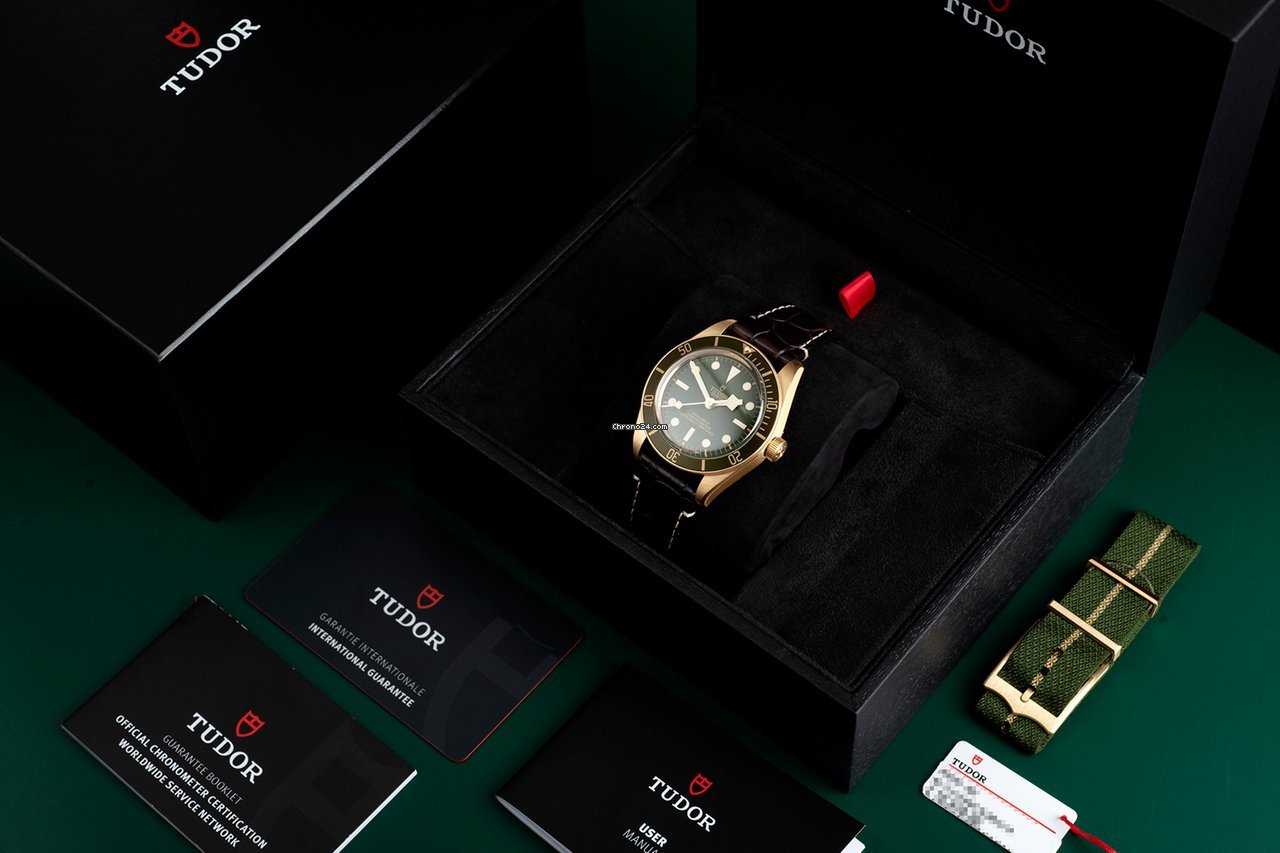 IMG_9081 Tudor Black Bay Fifty-Eight Automatic Yellow gold 79018V Replica 6