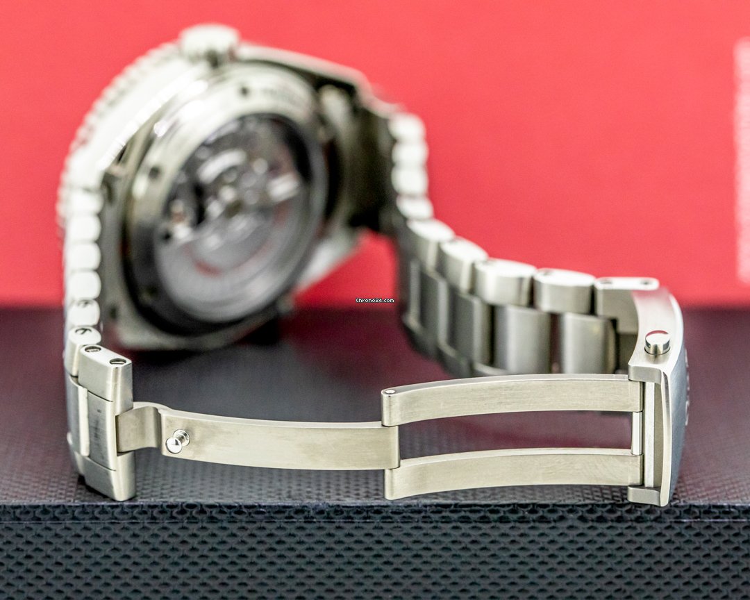 IMG_9081 Omega Seamaster Planet Ocean Mens watch Unisex Automatic Titanium 232.90.44.22.03.001 Replica 6