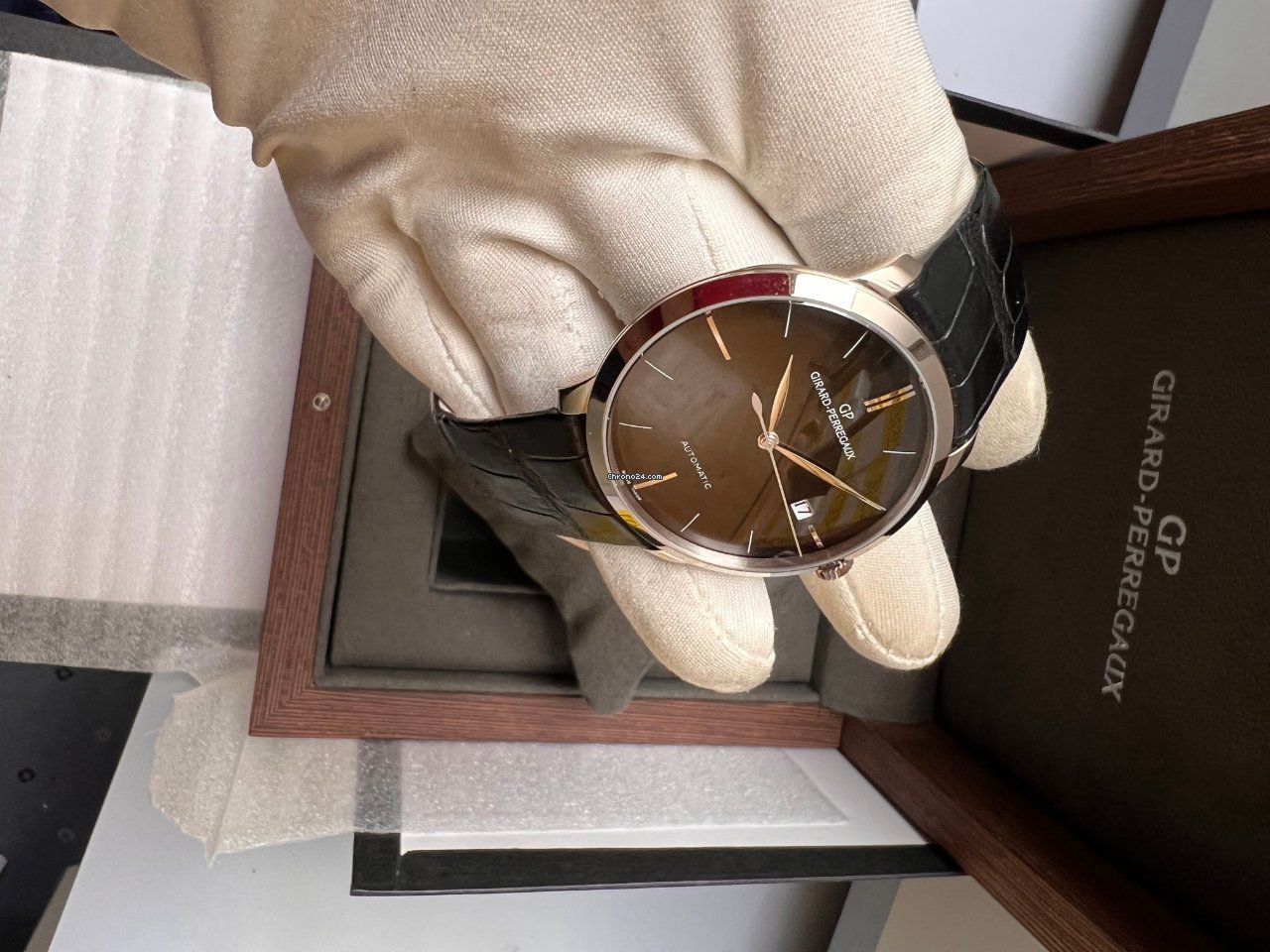 Girard Perregaux 1966 Mens watch Unisex Automatic White gold 49525-53-631-BK6A Replica 6