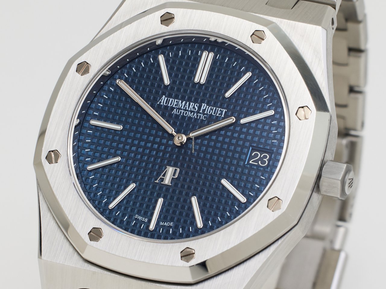 IMG_9081 Audemars Piguet Royal Oak Jumbo Mens watch Unisex Automatic Steel 15202ST.OO.1240ST.01 Replica 6