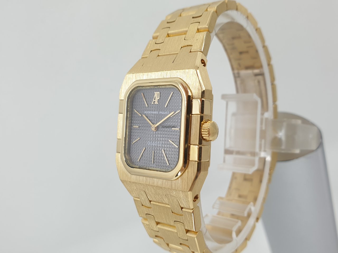 IMG_9081 Audemars Piguet Royal Oak Lady Womens watch Quartz Yellow gold 6010BA Replica 7