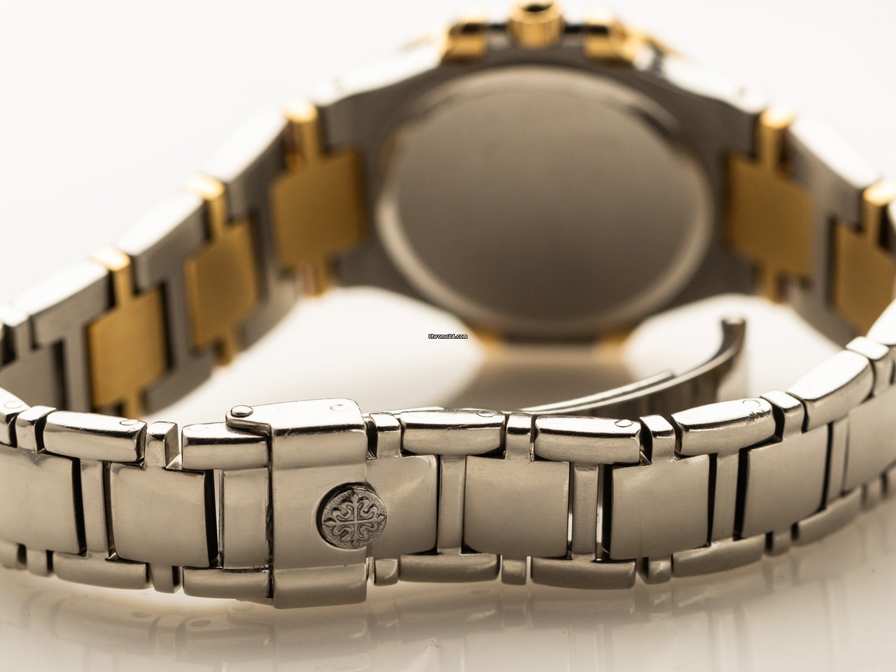 IMG_9081 Patek Philippe Nautilus Womens watch Quartz Gold Steel 4700 52 Replica 7