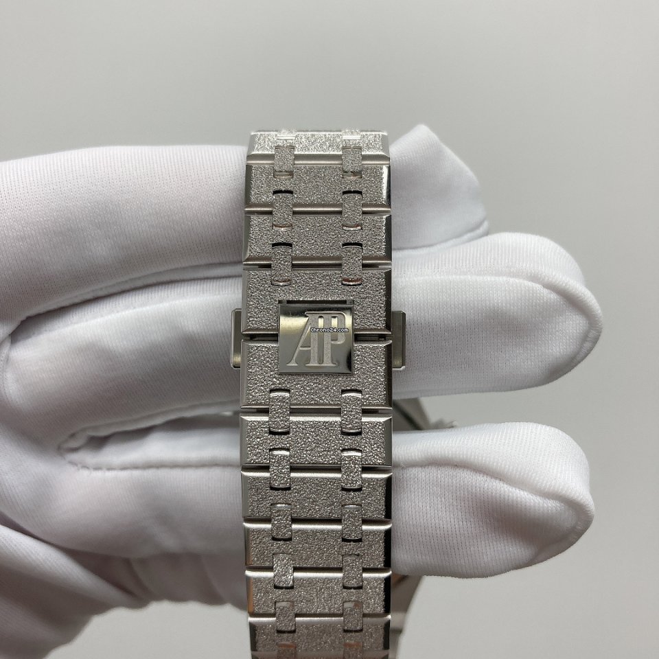 IMG_9081 Audemars Piguet Royal Oak Chronograph Mens watch Unisex Automatic White gold 26331BC.GG.1224BC.03 Replica 7