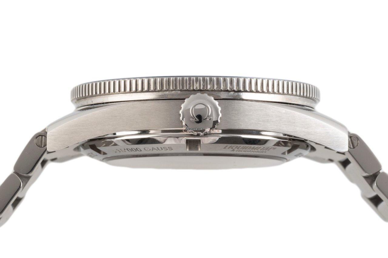 Omega Seamaster 300 Mens watch Unisex Automatic Titanium 233.90.41.21.03.001 Replica 7