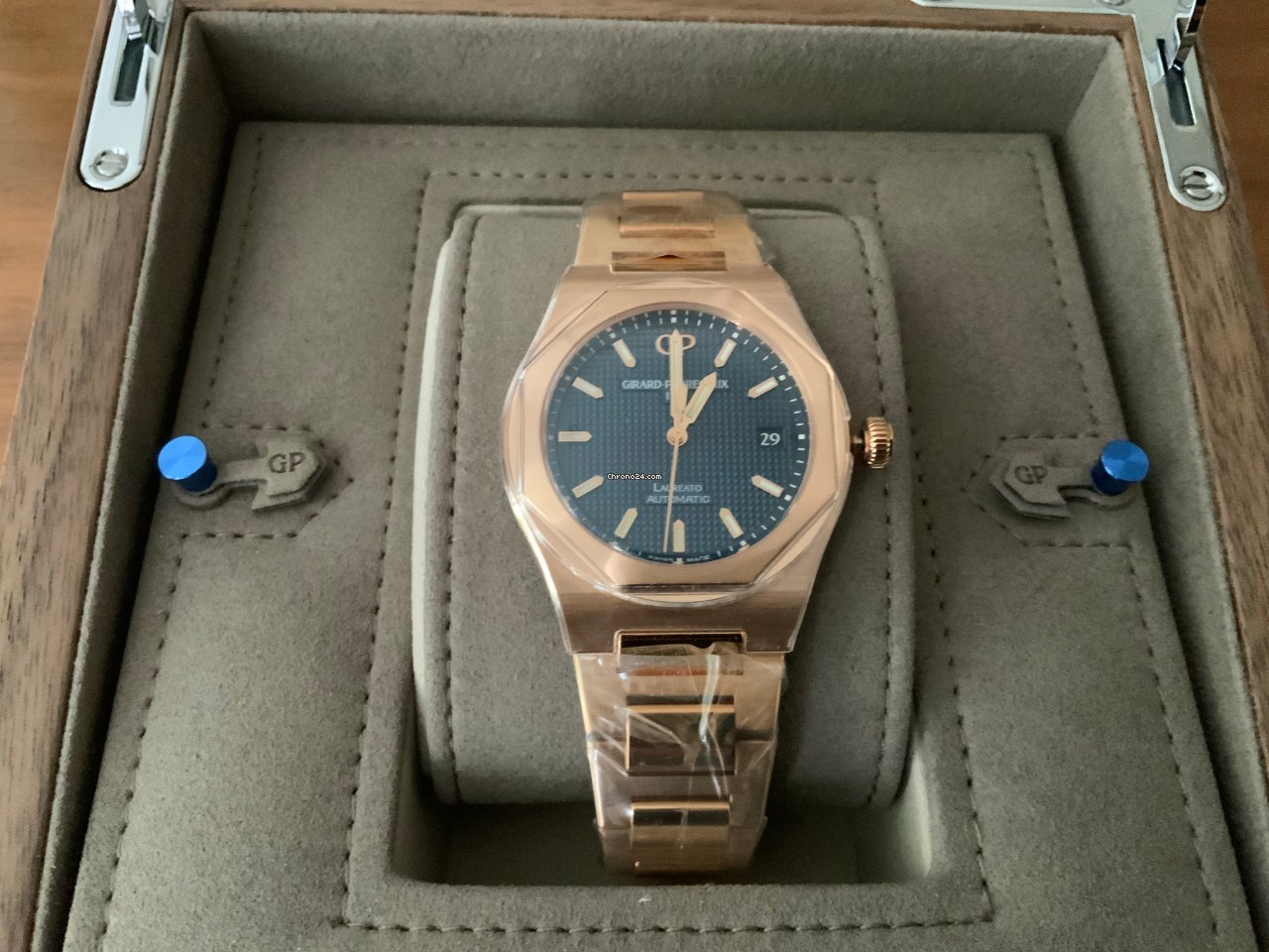 Girard Perregaux Laureato Mens watch Unisex Automatic Rose gold 81005-52-432-52A Replica 7