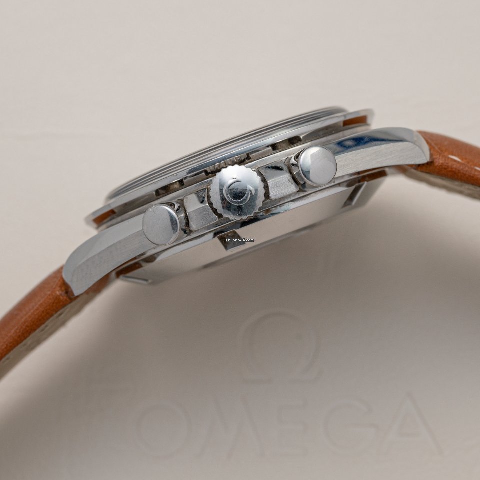 IMG_9081 Omega Speedmaster Broad Arrow Mens watch Unisex Automatic Steel 38512012 Replica 7