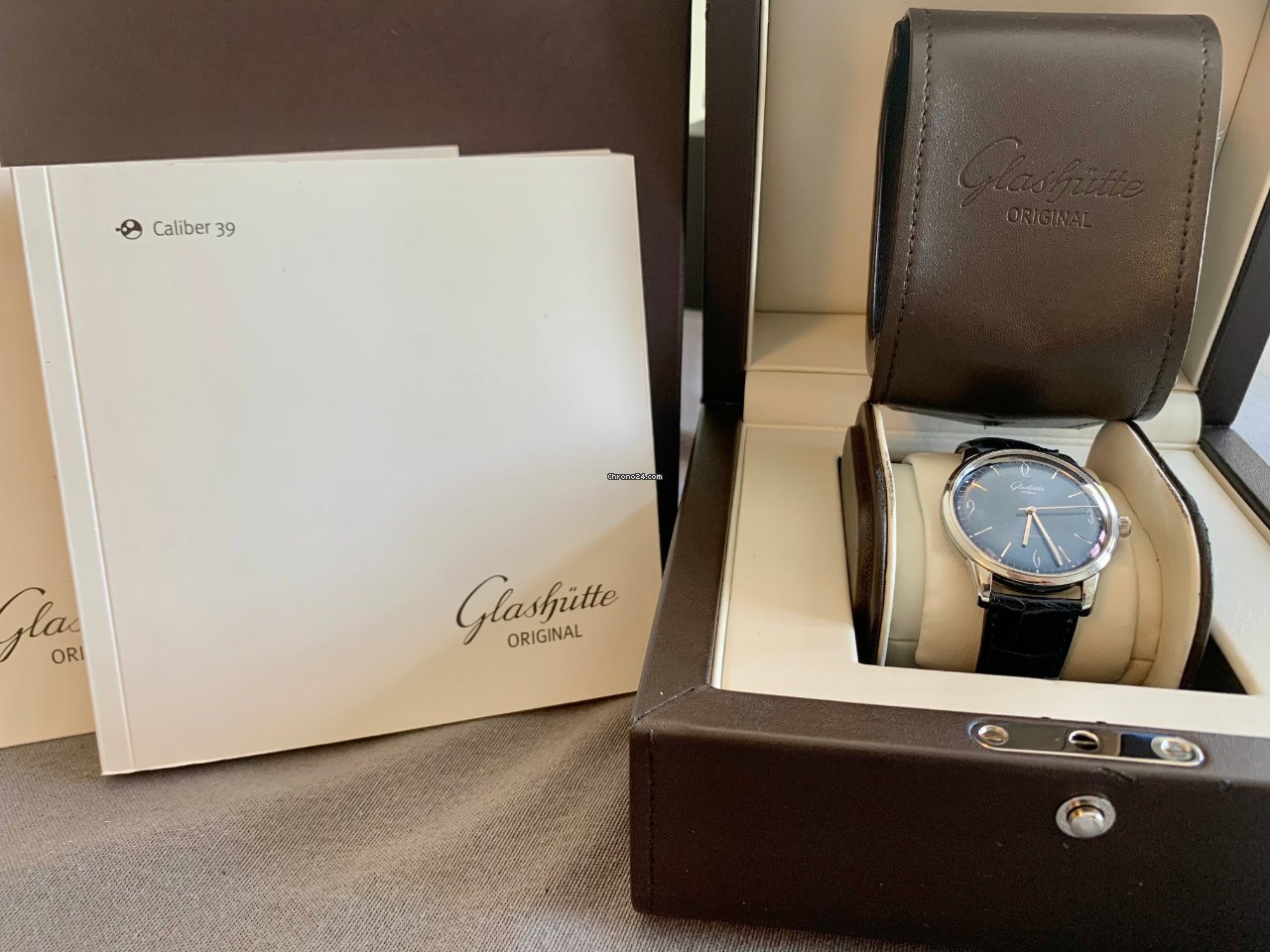 IMG_9081 Glashutte Original Sixties Mens watch Unisex Automatic Steel 1-39-52-06-02-04 Replica 7