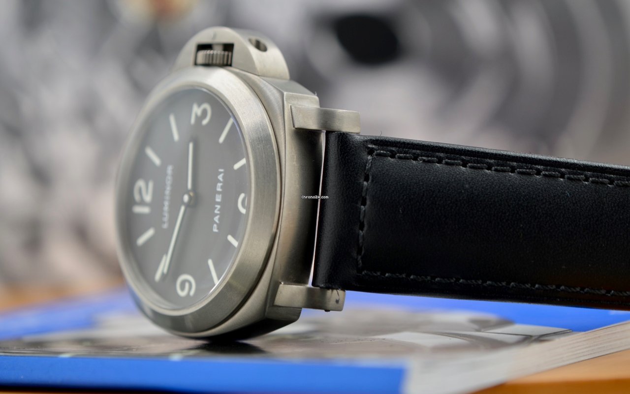 Panerai Luminor Base Mens watch Unisex Manual winding Titanium PAM 00055 Replica 7