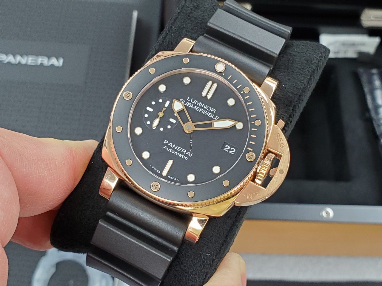 IMG_9081 Panerai Luminor Submersible 1950 3 Days Automatic Mens watch Unisex Automatic Rose gold PAM 00684 Replica 7