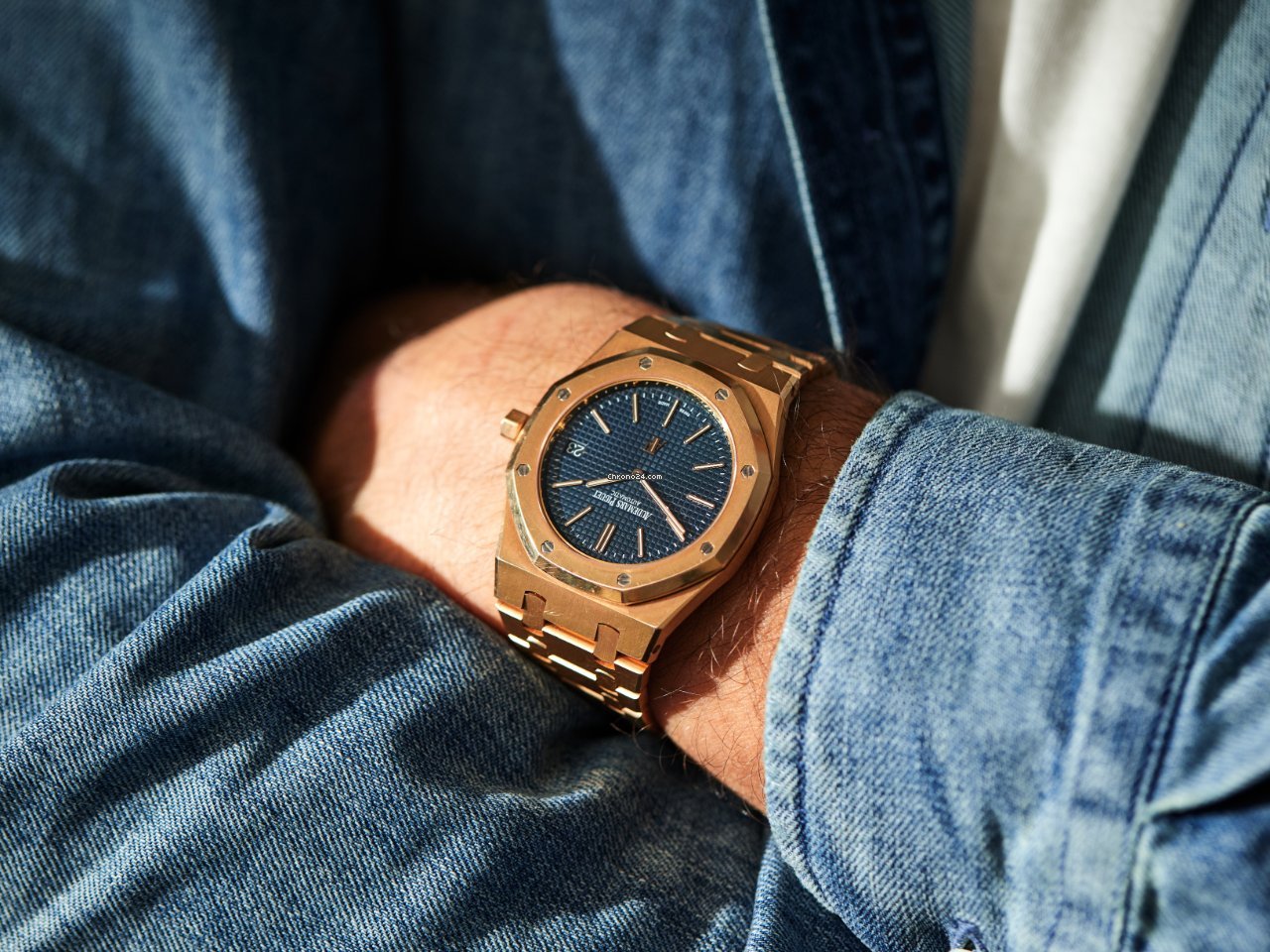 IMG_9081 Audemars Piguet Royal Oak Jumbo Mens watch Unisex Automatic Rose gold 15202OR.OO.1240OR.01 Replica 7