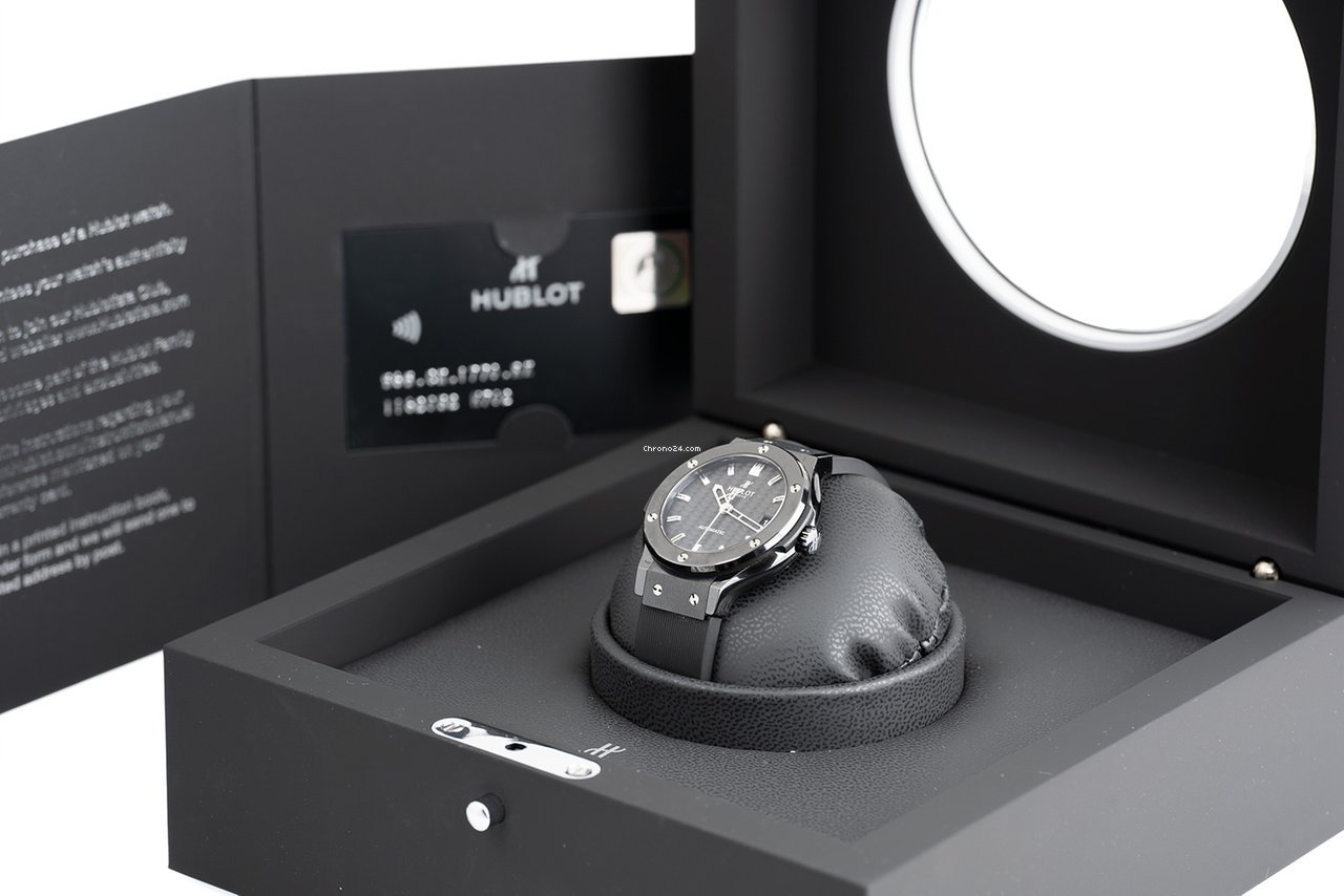 IMG_9081 Hublot Classic Fusion 45, 42, 38, 33 mm Womens watch Automatic Ceramic 565.CM.1770.RX Replica 7