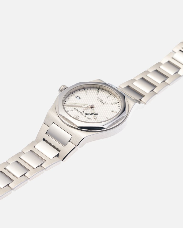 IMG_9081 Girard Perregaux Laureato Mens watch Unisex Automatic Steel 81000-11-131-11A Replica 7