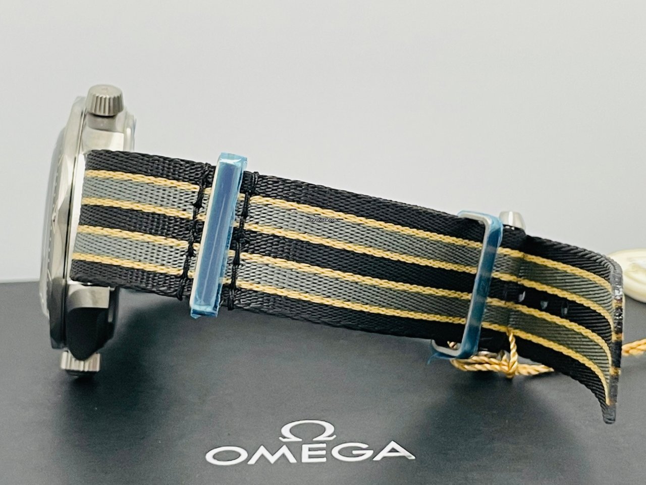 IMG_9081 Omega Seamaster Diver 300 M Mens watch Unisex Automatic Titanium 210.90.42.20.01.001 Replica 7