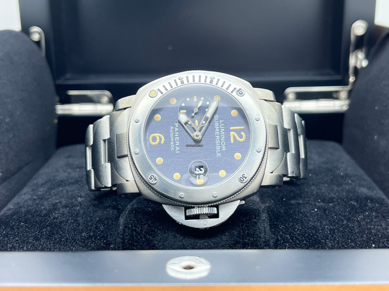 Panerai Luminor Submersible Mens watch Unisex Automatic Titanium PAM 00106 Replica 7