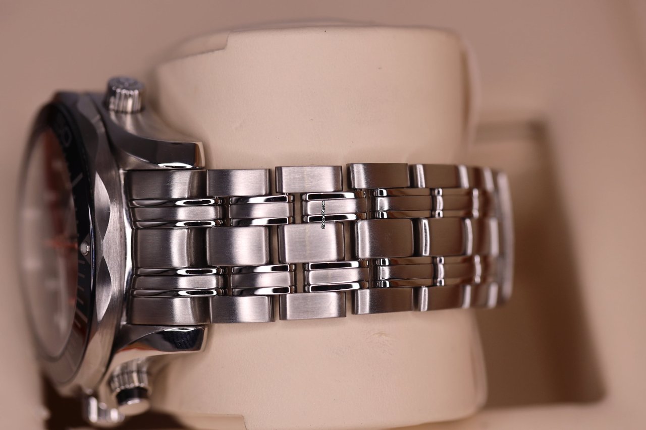 Omega Seamaster Diver 300 M Mens watch Unisex Automatic Steel 212.30.44.50.01.001 Replica 7