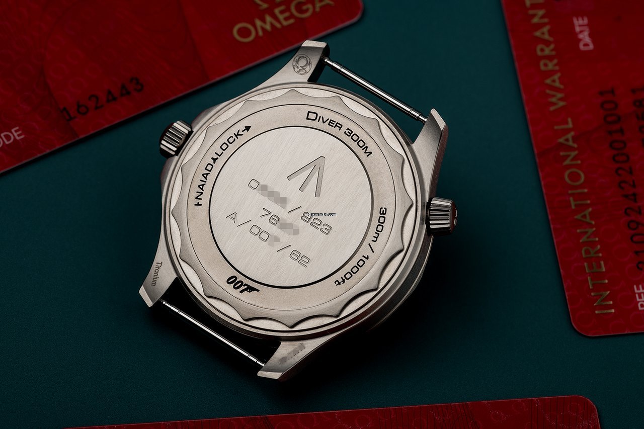 IMG_9081 Omega Seamaster Diver 300 M Automatic Titanium 210.92.42.20.01.001 Replica 7