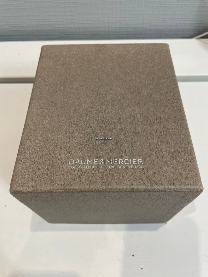 Baume & Mercier Riviera Mens watch Unisex Quartz Yellow gold MV045040 Replica 7