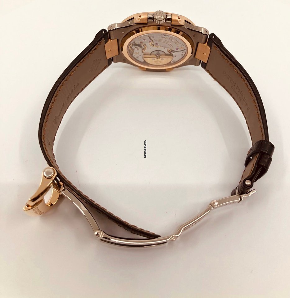 Patek Philippe Nautilus 5712GR Replica 8