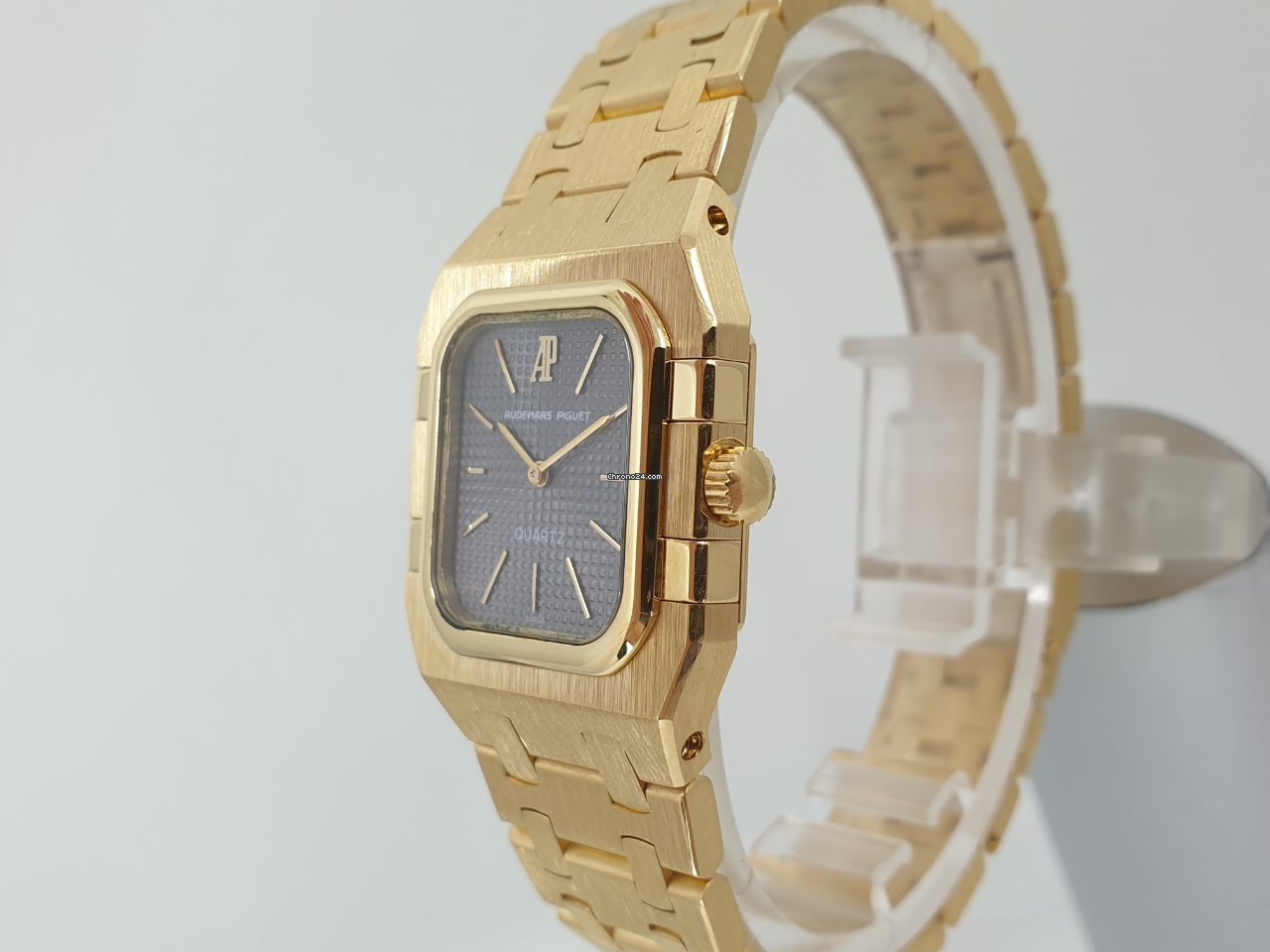 IMG_9081 Audemars Piguet Royal Oak Lady Womens watch Quartz Yellow gold 6010BA Replica 8