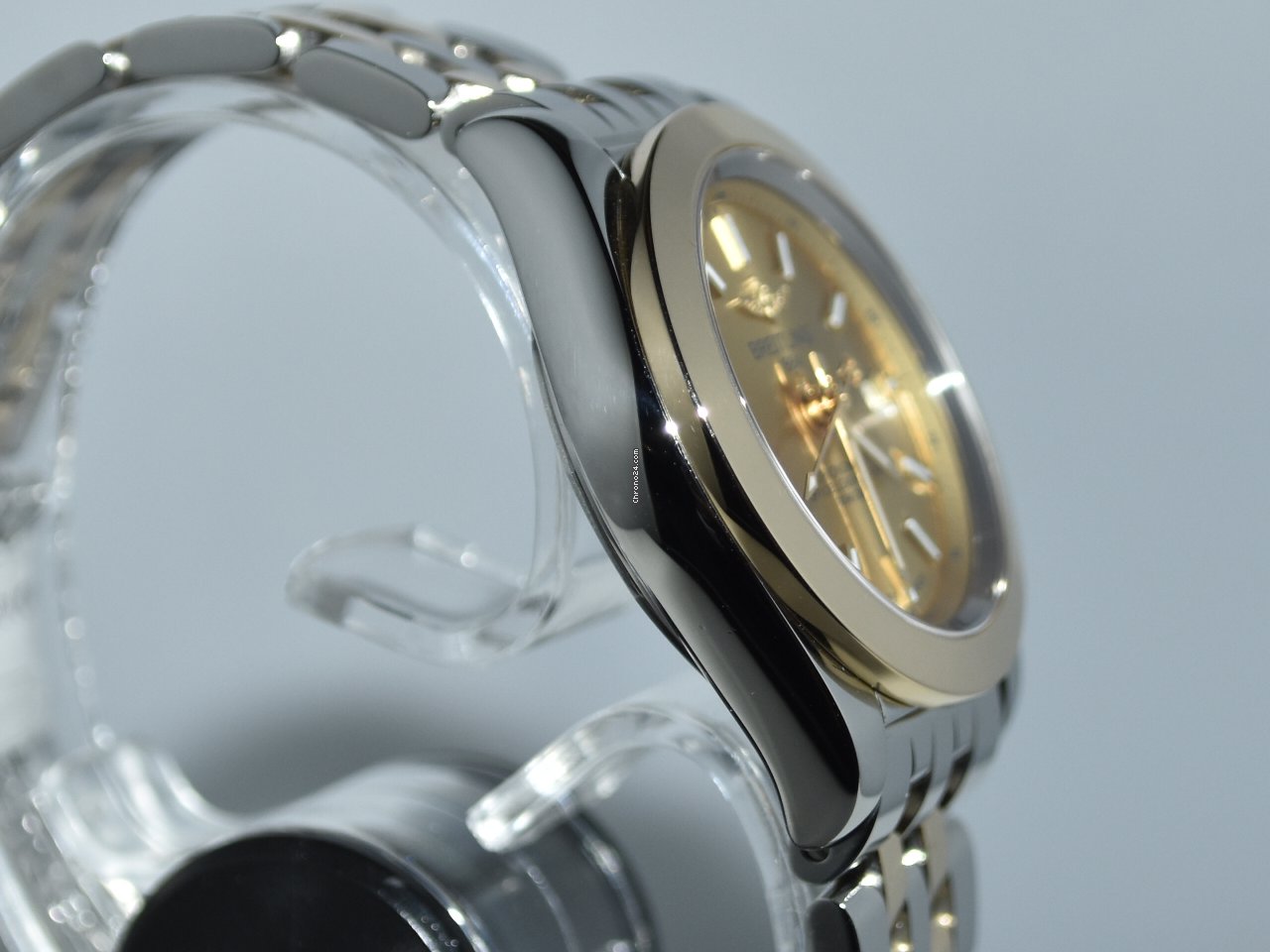 IMG_9081 Breitling Galactic 32 Womens watch Quartz Gold Steel C71330121A1C1 Replica 8