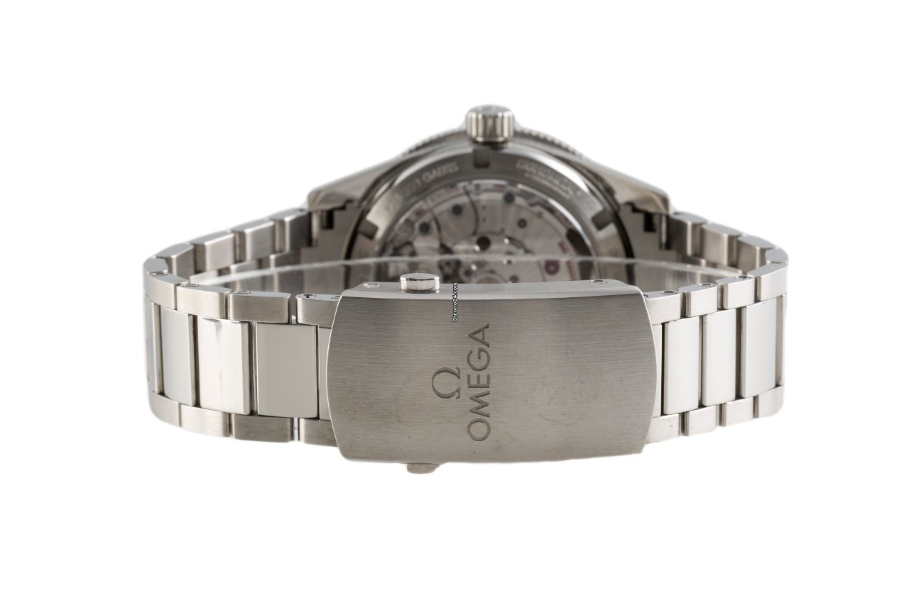 Omega Seamaster 300 Mens watch Unisex Automatic Titanium 233.90.41.21.03.001 Replica 8