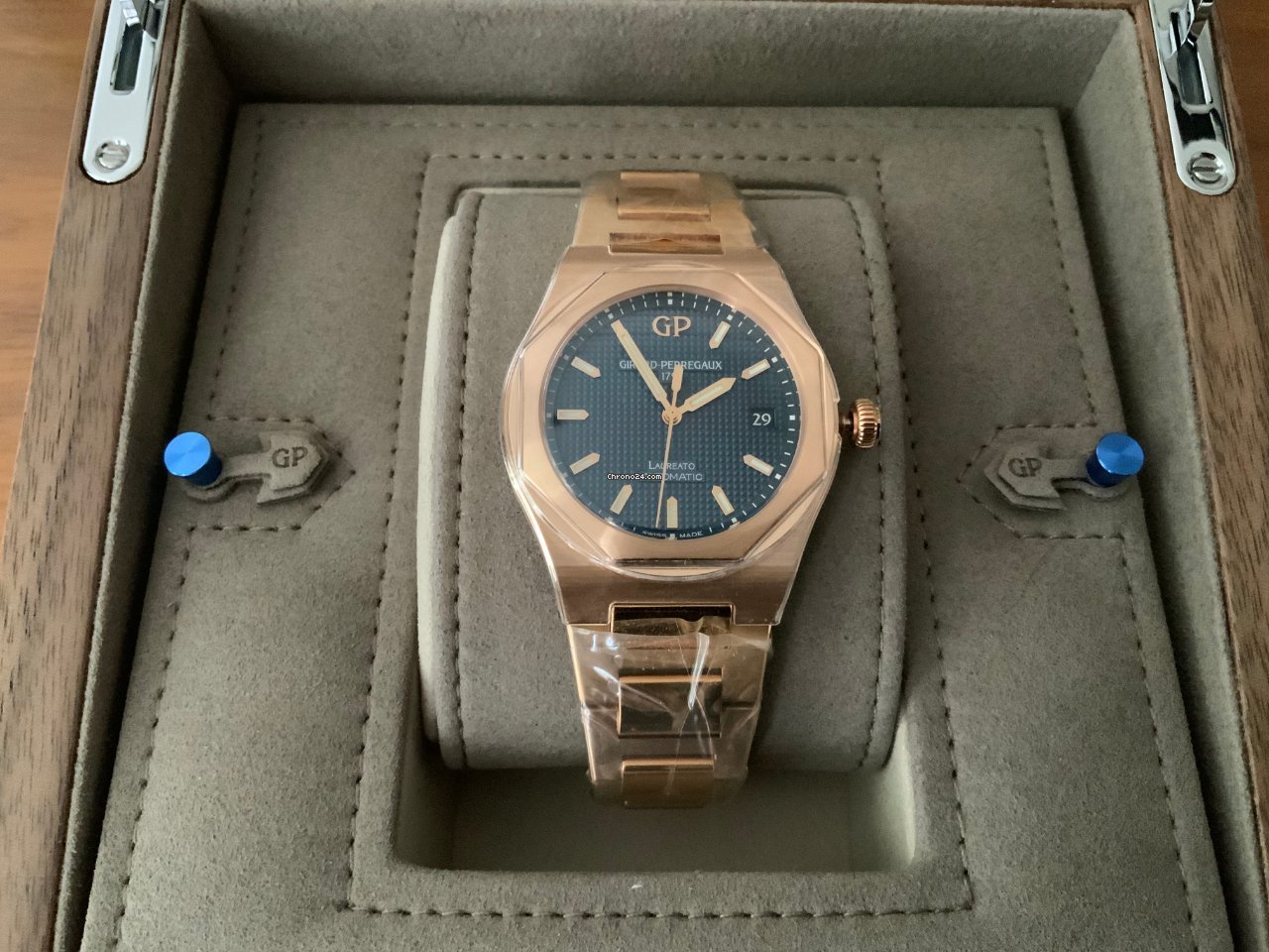 Girard Perregaux Laureato Mens watch Unisex Automatic Rose gold 81005-52-432-52A Replica 8