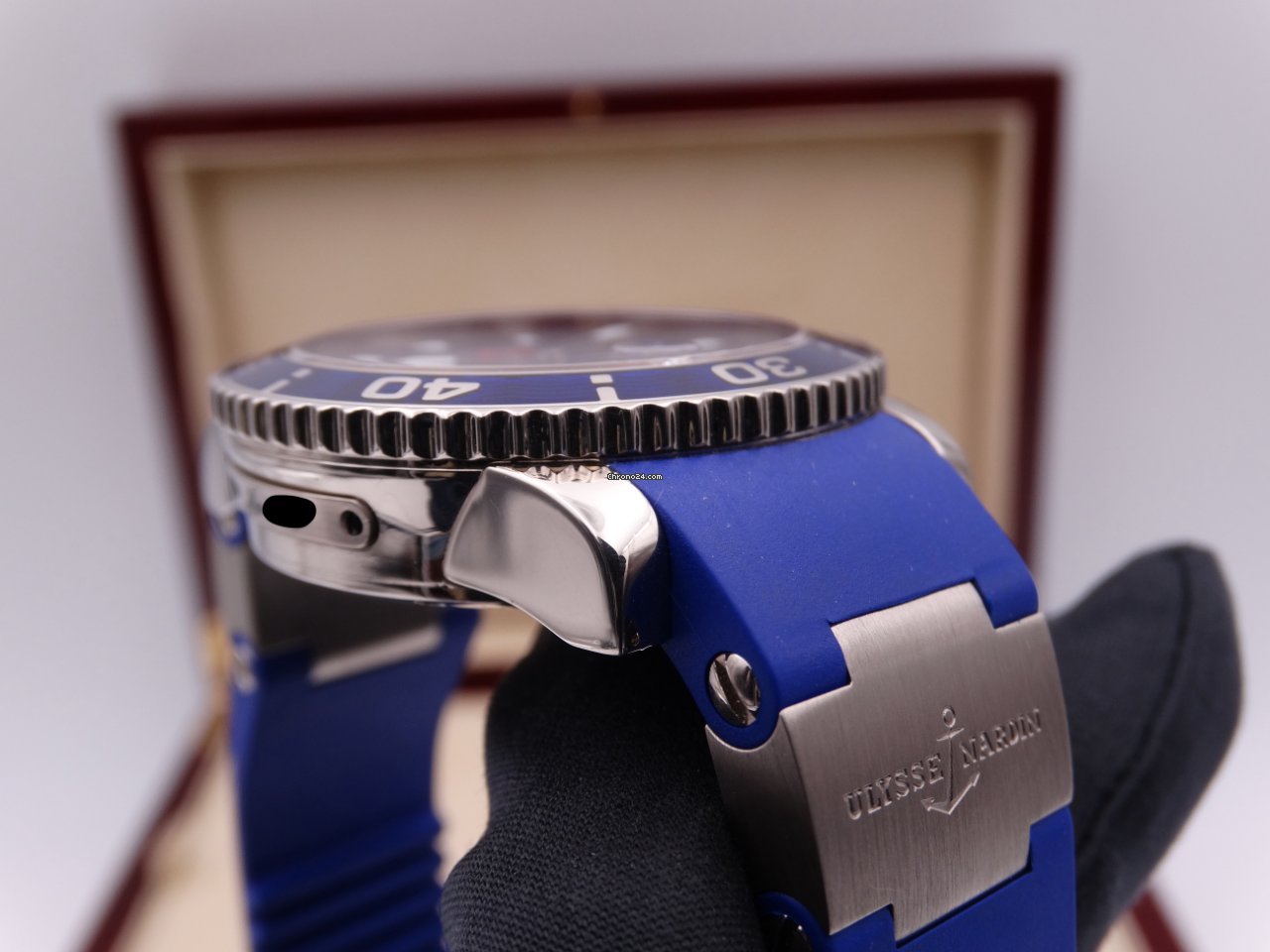 Ulysse Nardin Maxi Marine Diver Mens watch Unisex Automatic White gold 260-32-3A Replica 8