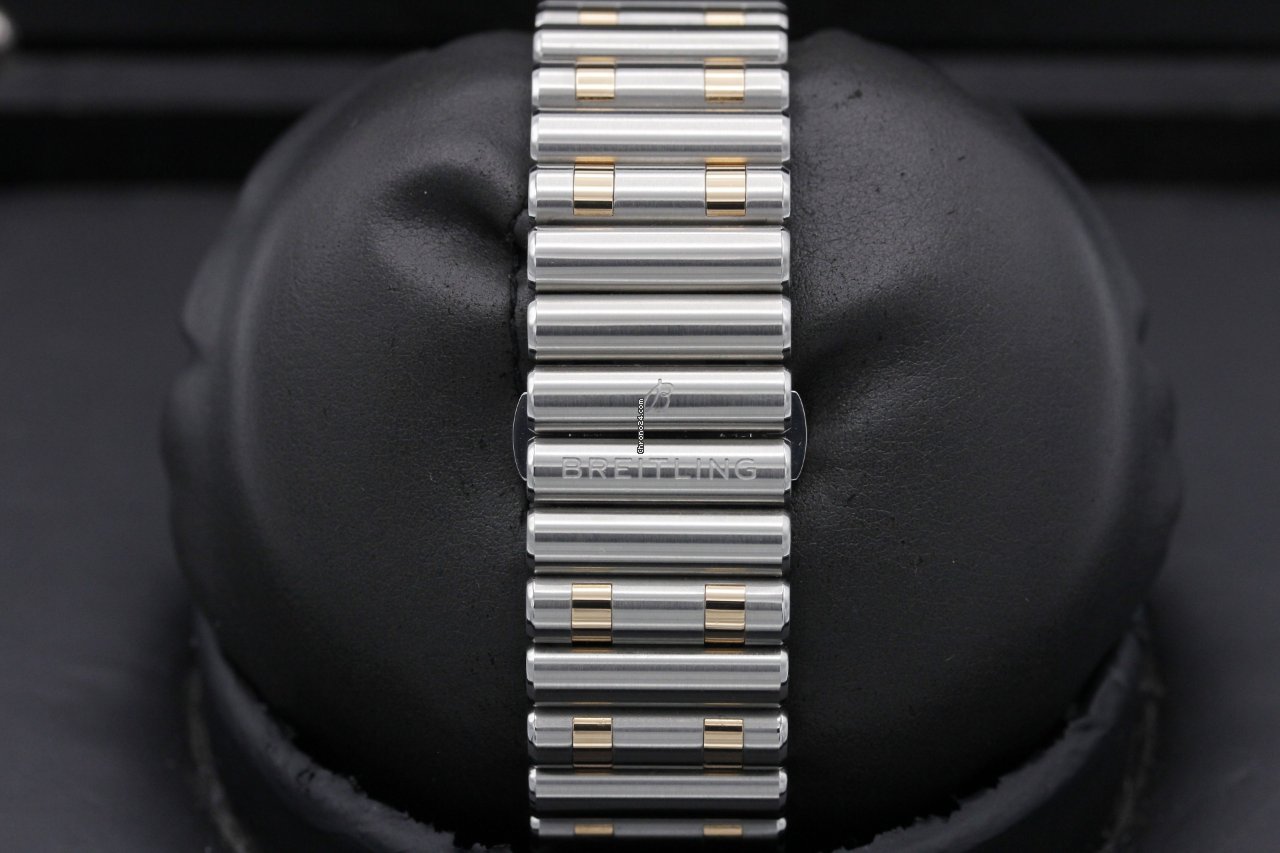 Breitling Chronomat Gold Steel UB0134 Replica 8