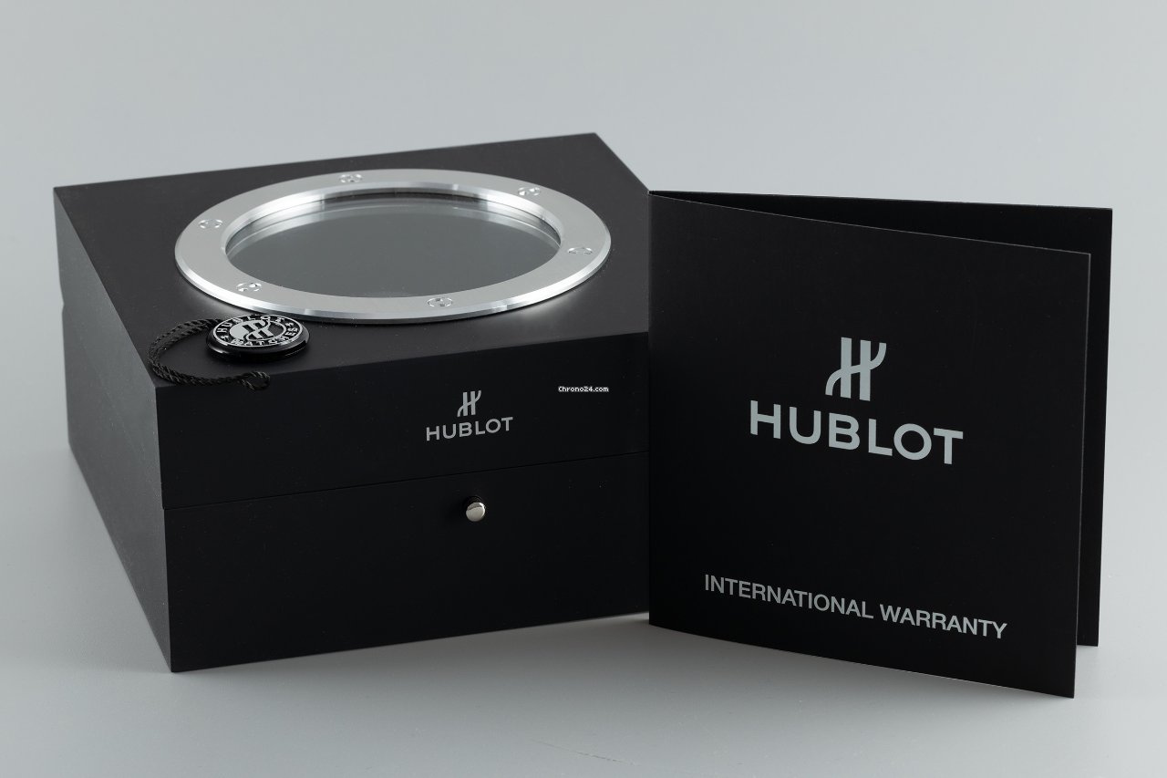 IMG_9081 Hublot Classic Fusion Racing Grey Mens watch Unisex Automatic Titanium 511.NX.7071.LR Replica 8