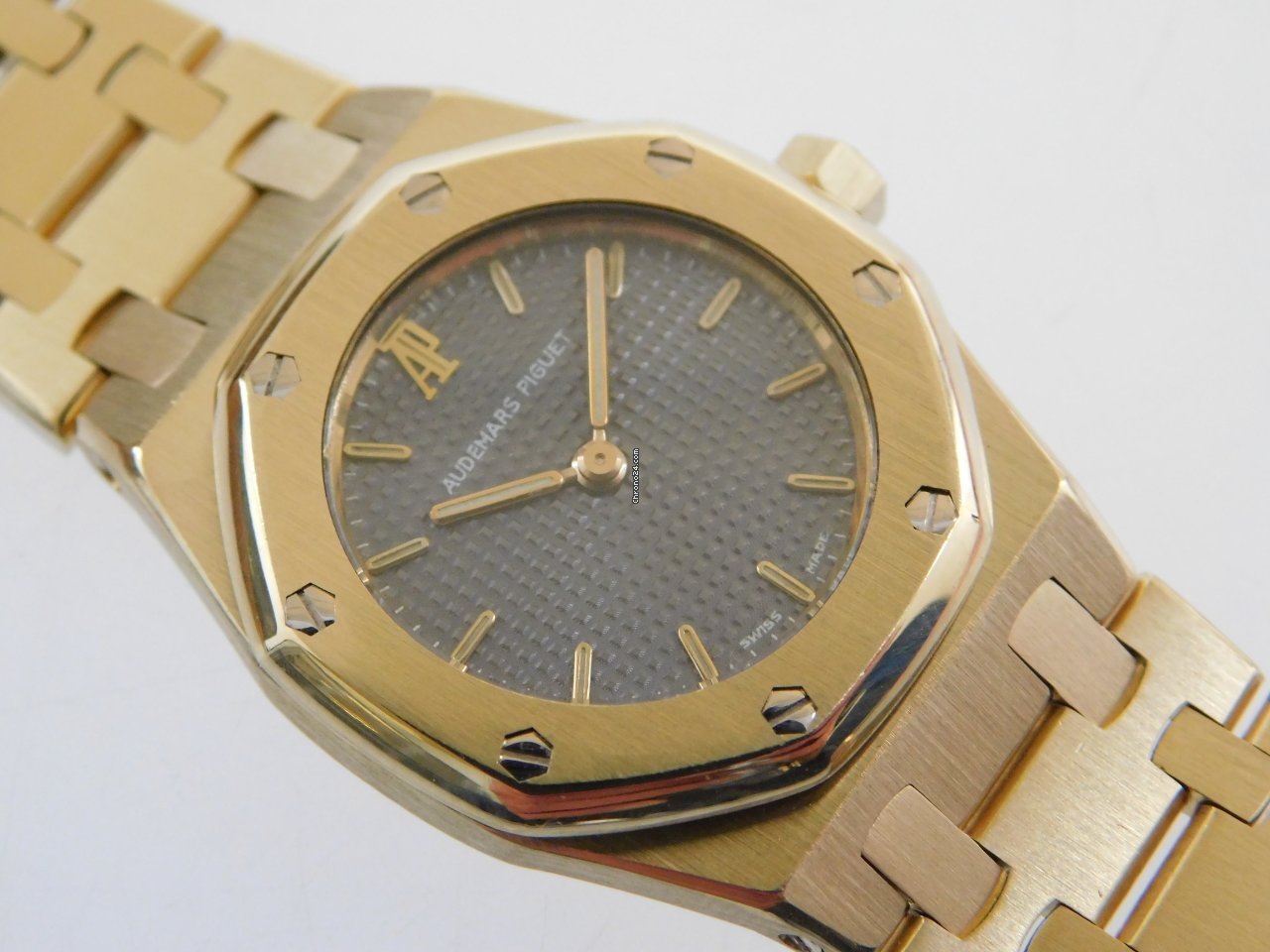 IMG_9081 Audemars Piguet Royal Oak Womens watch Quartz Yellow gold 66270BA Replica 8