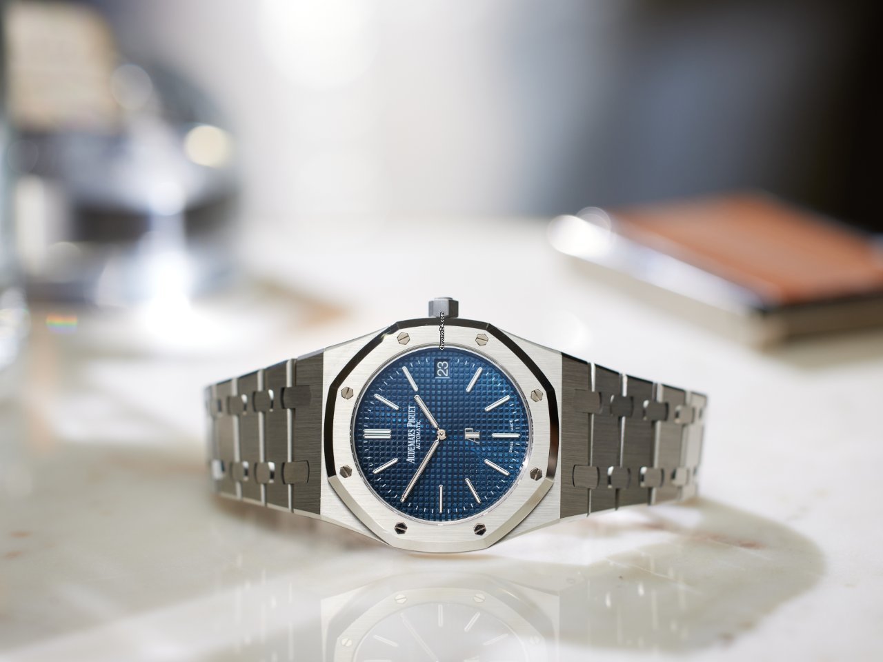 IMG_9081 Audemars Piguet Royal Oak Jumbo Mens watch Unisex Automatic Steel 15202ST.OO.1240ST.01 Replica 8