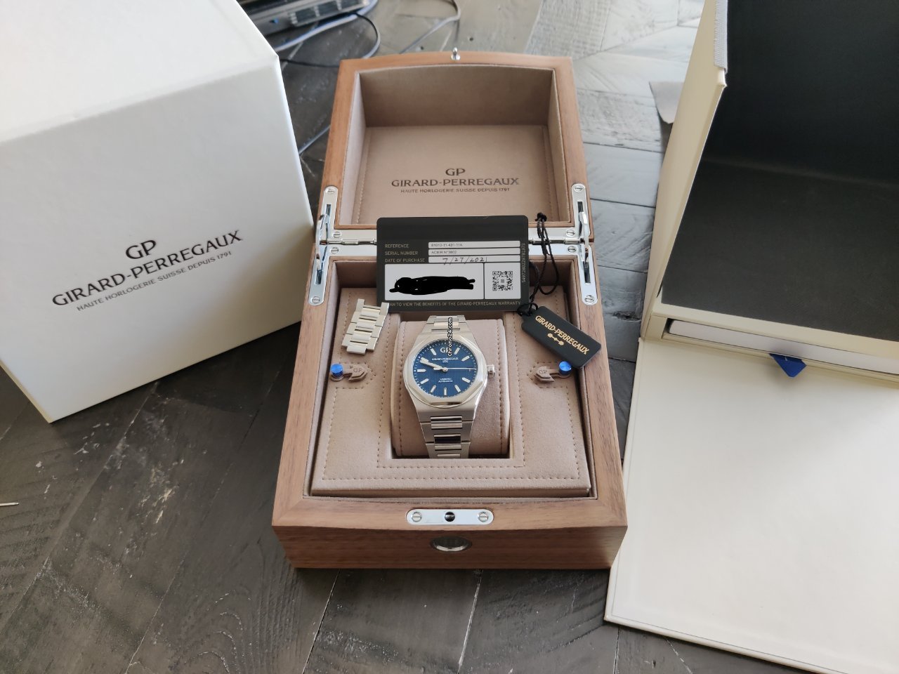 IMG_9081 Girard Perregaux Laureato Mens watch Unisex Automatic Steel 81010-11-431-11A Replica 8