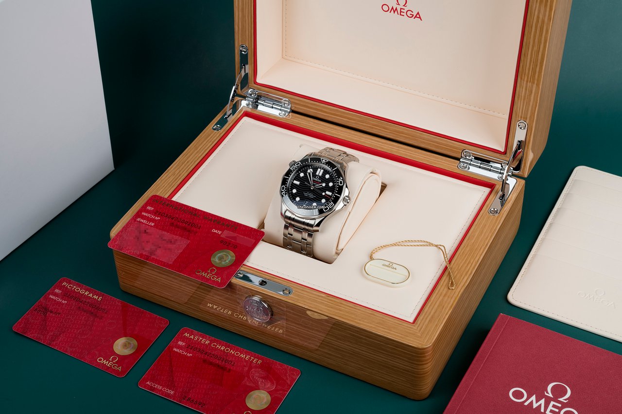 Omega Steel 210.30.42.20.01.001 Replica 8