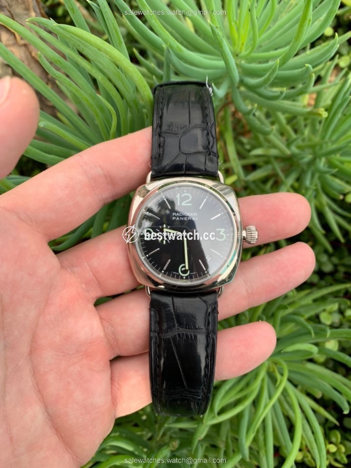 Panerai Radiomir Mens watch Unisex Automatic White gold PAM 00062
