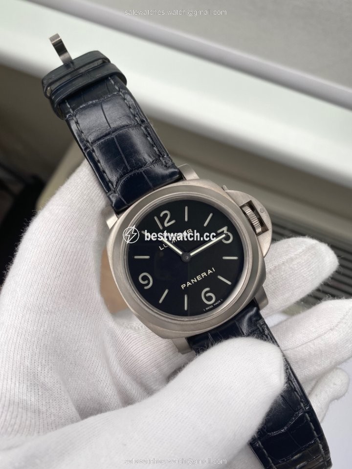 Panerai Luminor Base Mens watch Unisex Manual winding Steel PAM 00176