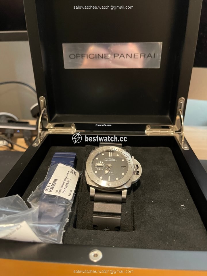 Panerai Luminor Submersible 1950 3 Days Automatic Mens watch Unisex Automatic Steel PAM 00682