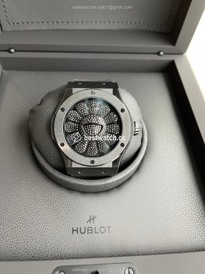 Hublot Classic Fusion 45, 42, 38, 33 mm Mens watch Unisex Automatic Ceramic 507.CX.9000.RX.TAK21